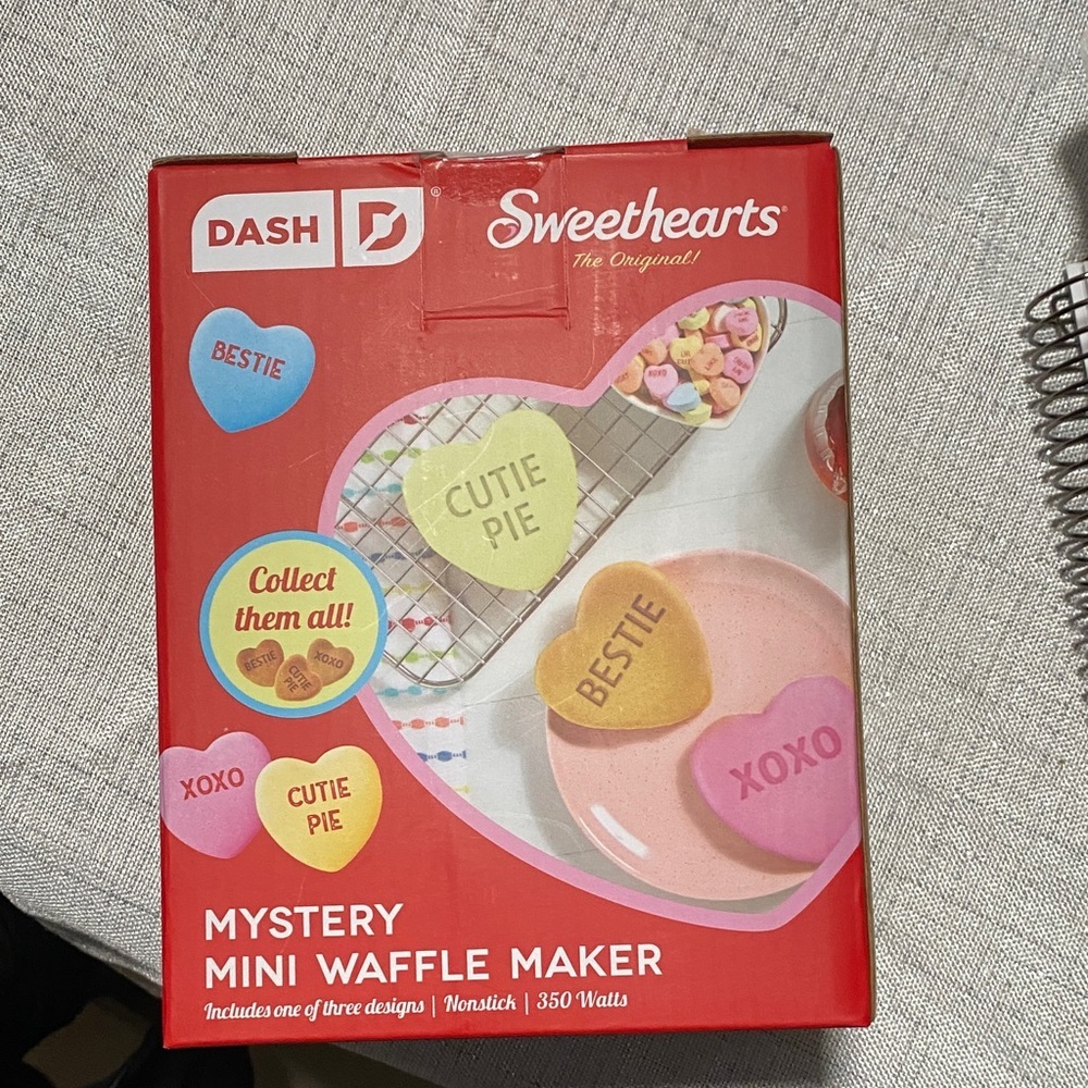 Dash Sweethearts Mini Waffle Maker